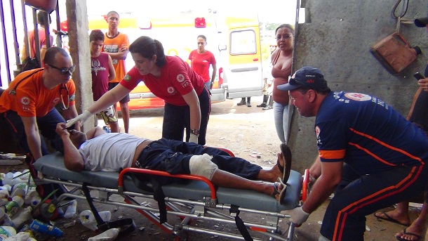 Lamina entra na perna de jovem-06